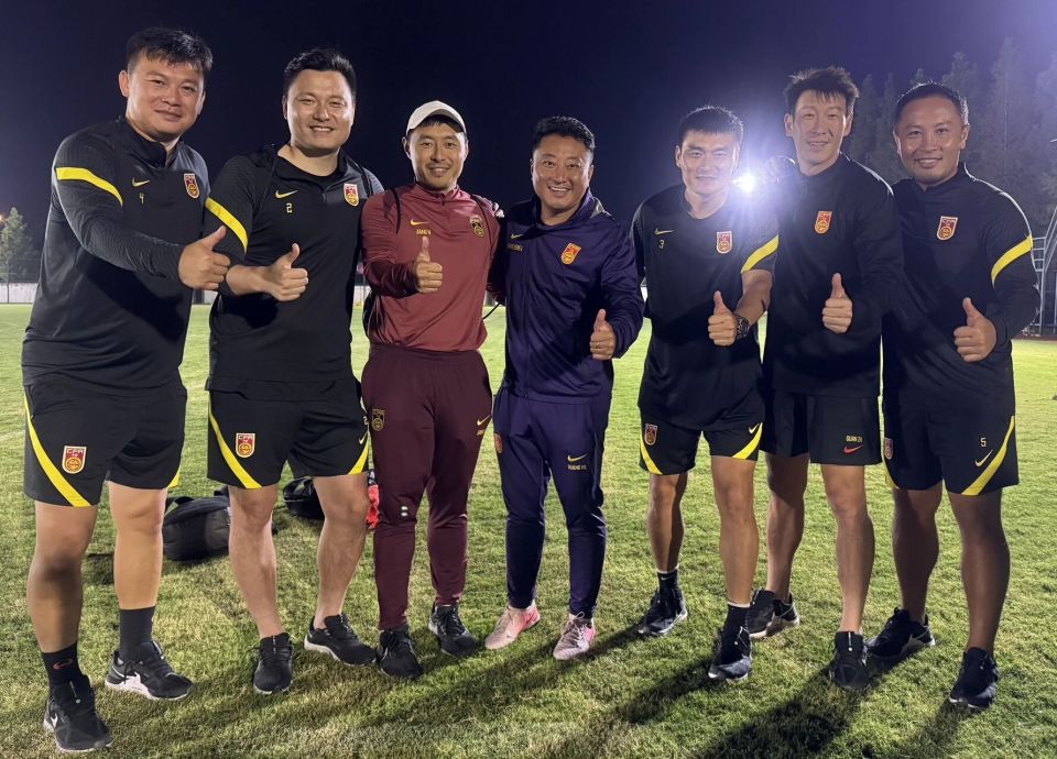 女足, EjleE, hjjfM 女足, EjleE, hjjfM